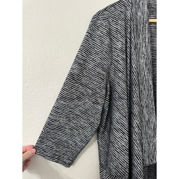 Chico's Black and White 3/4 Sleeve Open Front Cardigan Size 3/ XL - Picture 3 of 7